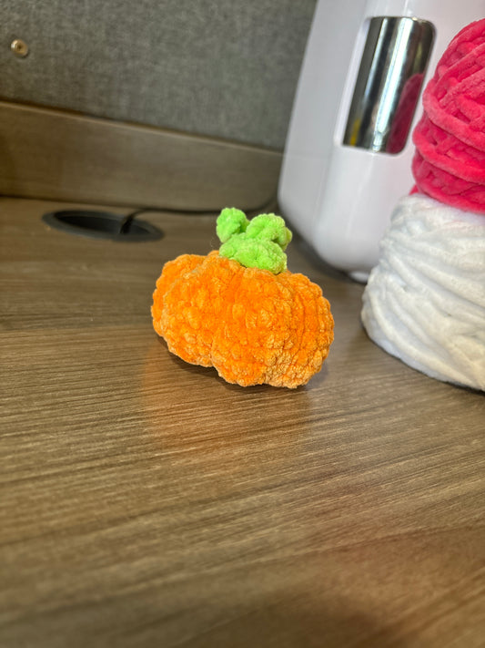 Small crochet pumpkin